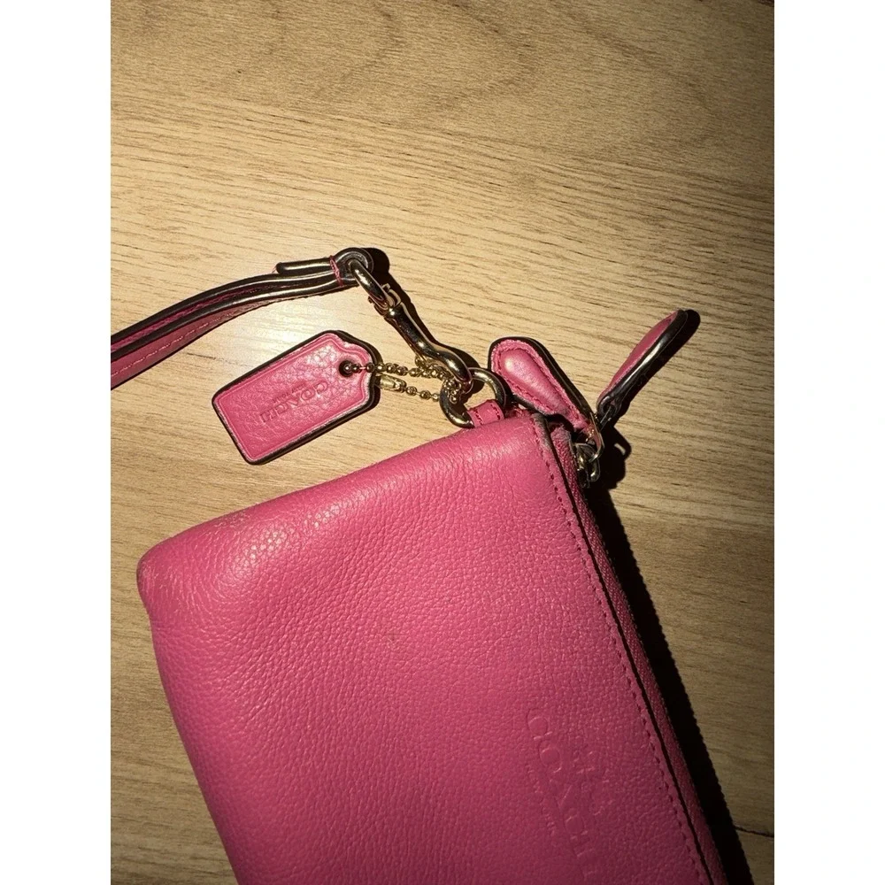 Coach Double Corner Zip Pebble Leather Wristlet Dahlia - F64130 READ  F